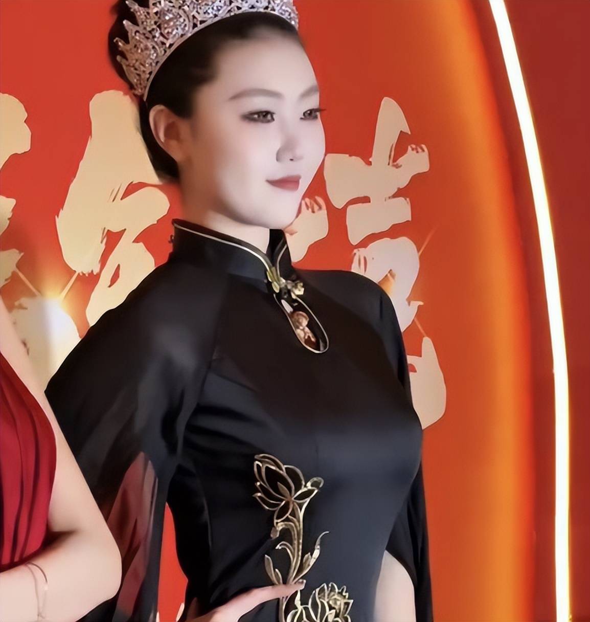 一脸旺夫相19岁河北姑娘连子欣当选全球中华小姐选美冠军