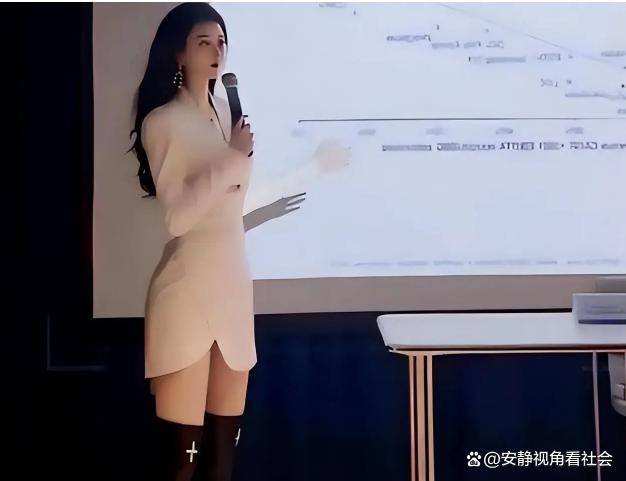 上海女教师“洋娃娃”颜值爆火,超短裙引争议:是“师媛”还是“名师”?