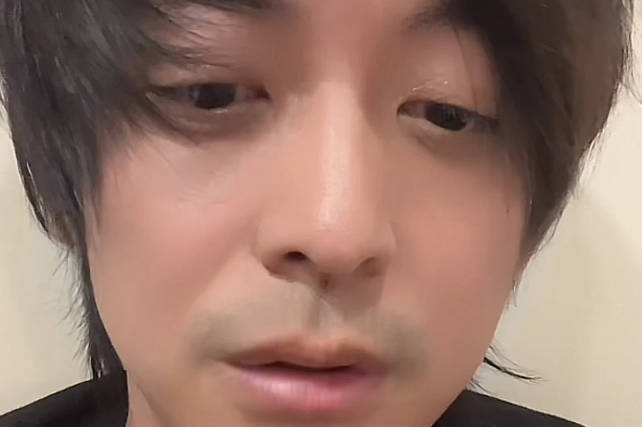 演员李佳航怒斥营销号造谣，回应直播状态憔悴：就是不洗头没洗脸而已封面图
