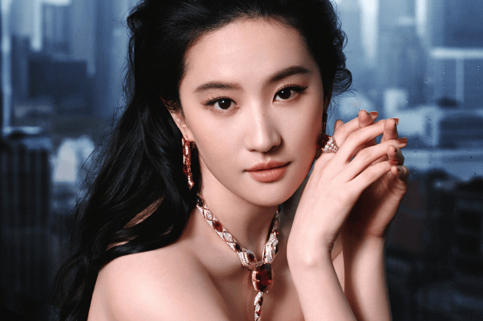 向太盛赞刘亦菲:富养典范,其母为女终身未嫁显深情