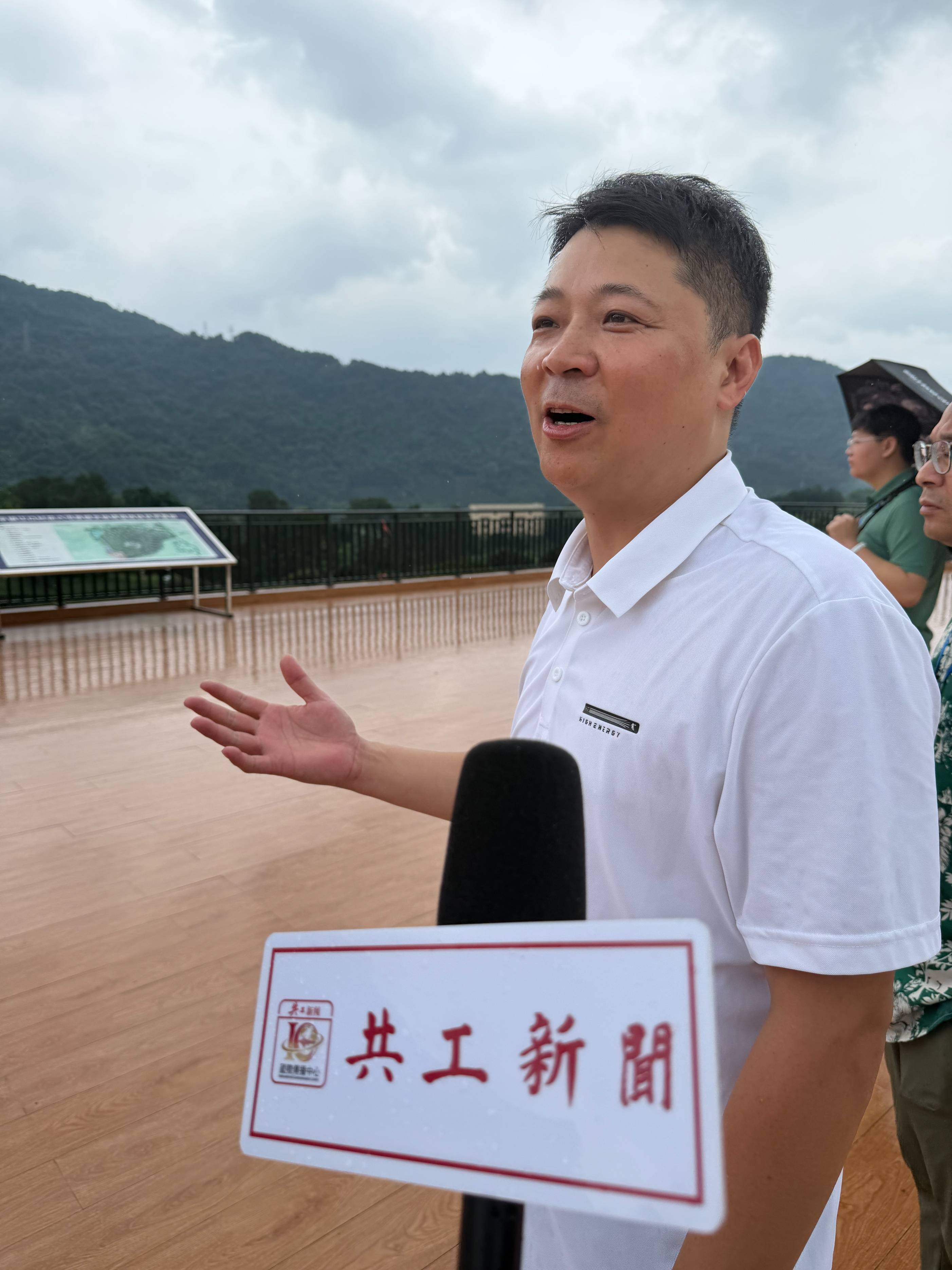 海外华文媒体走进广西贺州:探访“一片叶子”的科技与共富之路(图2)
