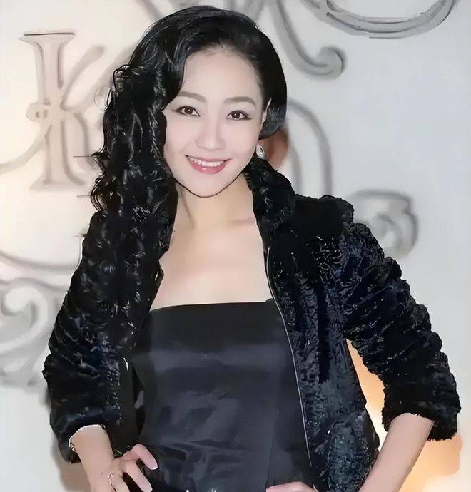 手伸女星裤里仅冰山一角!61岁杨玉梅自曝,55岁还有人想潜规则她