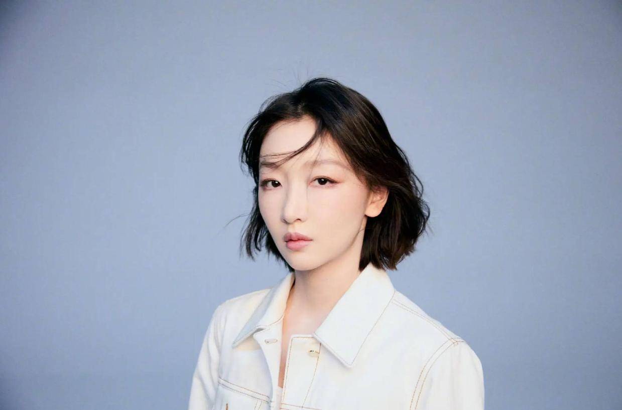 周冬雨谈接演话剧原因 称《文城》没固定剧本：导演说台词不用背封面图