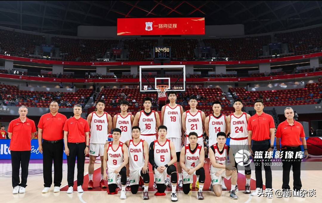 中国男篮首场热身赛结束，一人确定离队 四人免检 两位置争夺白热化