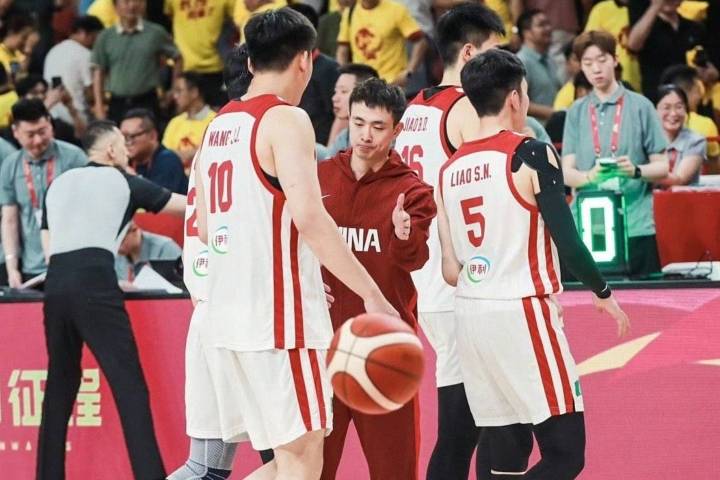 看完中国男篮两场热身赛，感觉这支球队真的不能缺了赵继伟