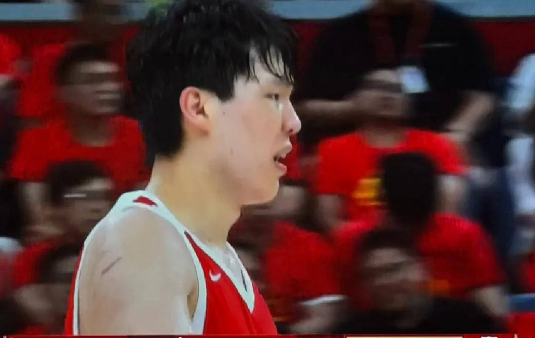 杨瀚森重归赛场，助中国男篮以65