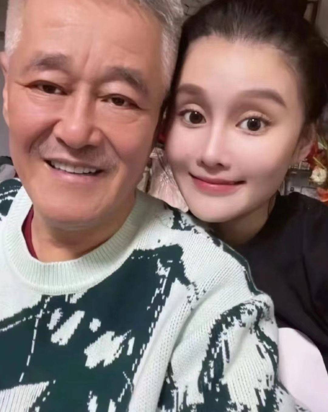 赵本山女儿自曝出国留学母亲陪读 研究生没读完就回来做网红