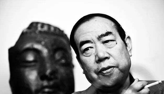 中国作家贾平凹，还是一个书法家；字画明码标价，引起巨大争议