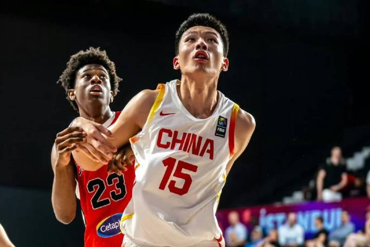 今晚有中国男篮U17世界杯的比赛，如果赢球有望获得小组第一