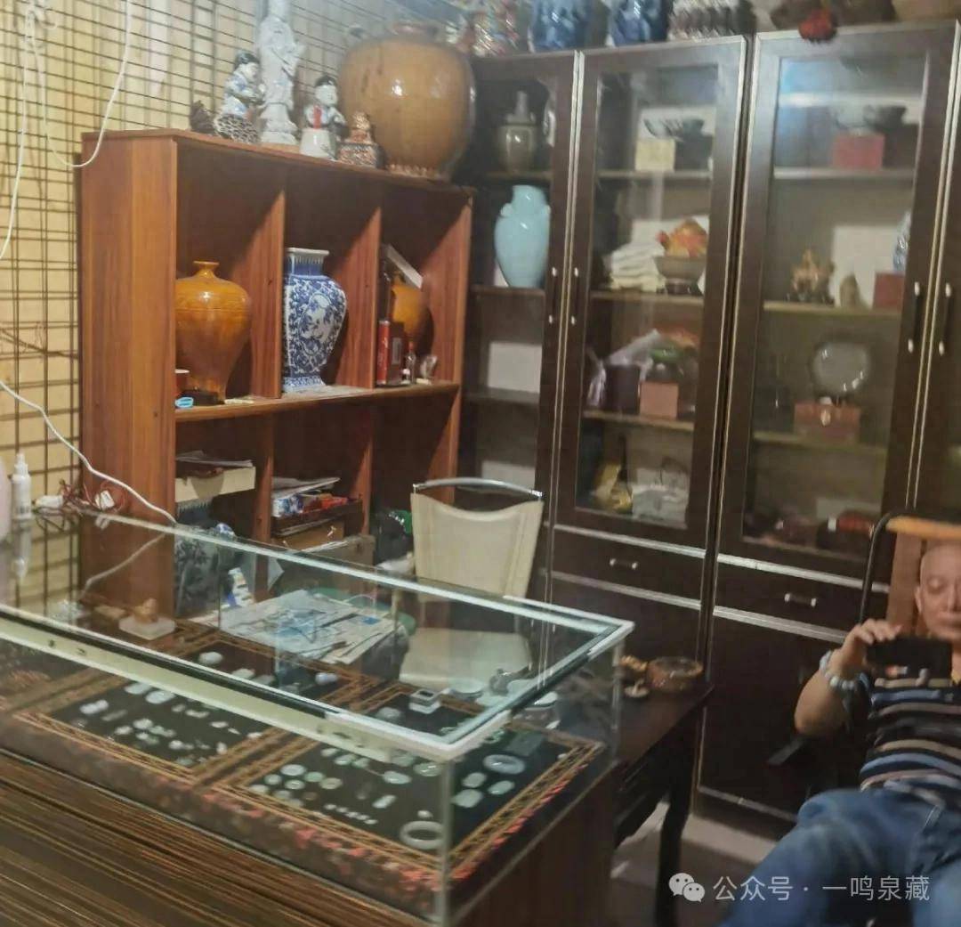 一位古玩店老板，眼睁睁看着很多人瞬间暴富，他却毫不心动