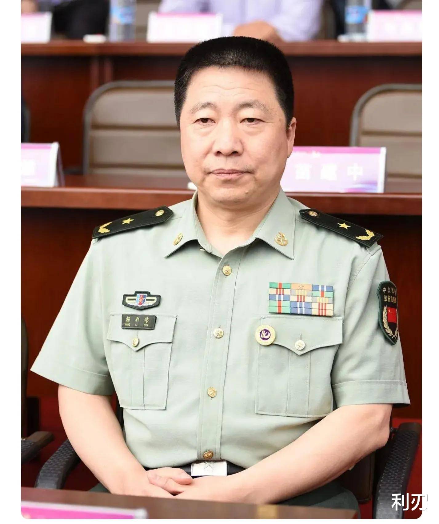 和很多人想的不一样 杨利伟当少将14年了有可能升中将吗?