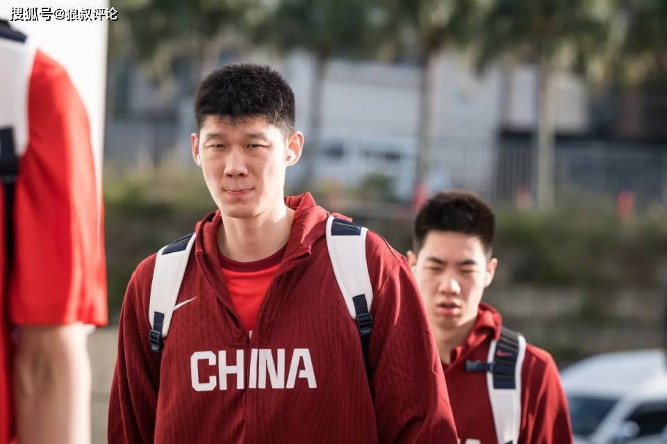 热议两大国企球队哄抢胡金秋：难以一人一城球迷猜测“价高者得”