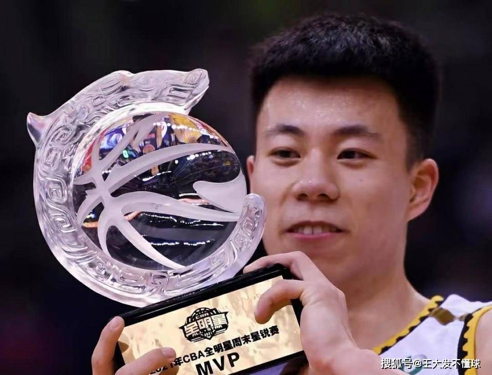 8年狂赚4600万!曝上海男篮4年顶薪续约张镇麟,堪称今夏大赢家