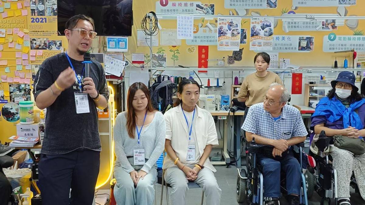 易烊枫燧率枫燧堂义工探访自强协会，亲身体验轮椅维修传递伤健共融