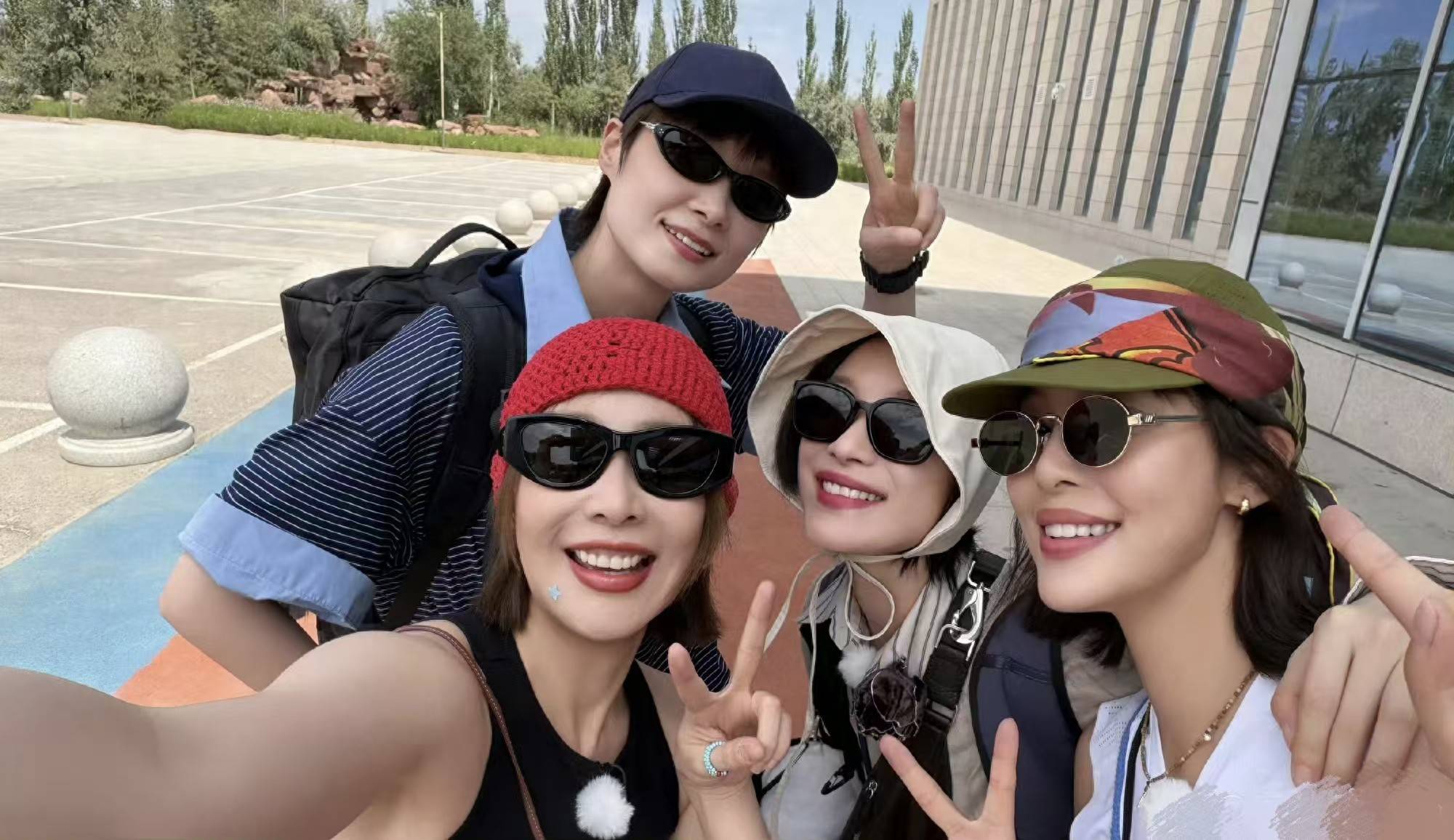 原创            全女自驾露营综艺开录 李宇春倪妮高叶辛芷蕾合体 节目到底怎么玩