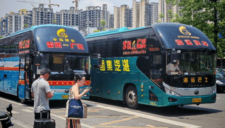 高铁涨价，大巴复活，绿皮车爆火，意外的事接连发生