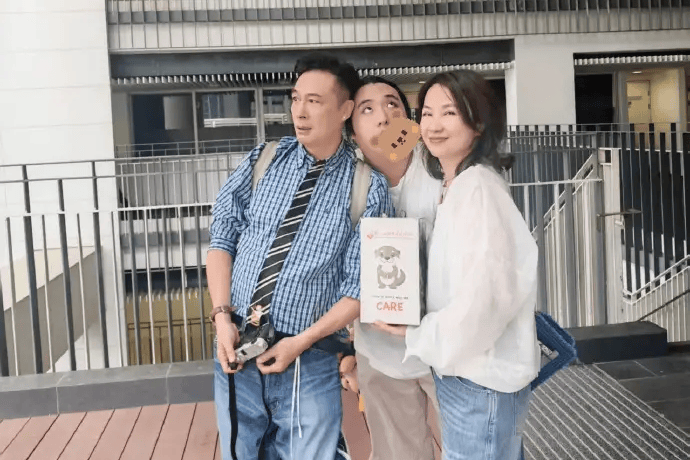 吴费曼自曝小学遭霸凌 称互联网成其心灵归宿