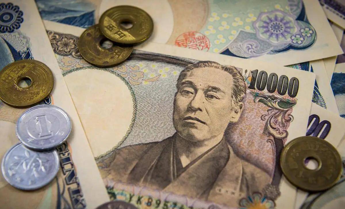 美国财长买入日元笔记被拍美国财长买入日元笔记被拍