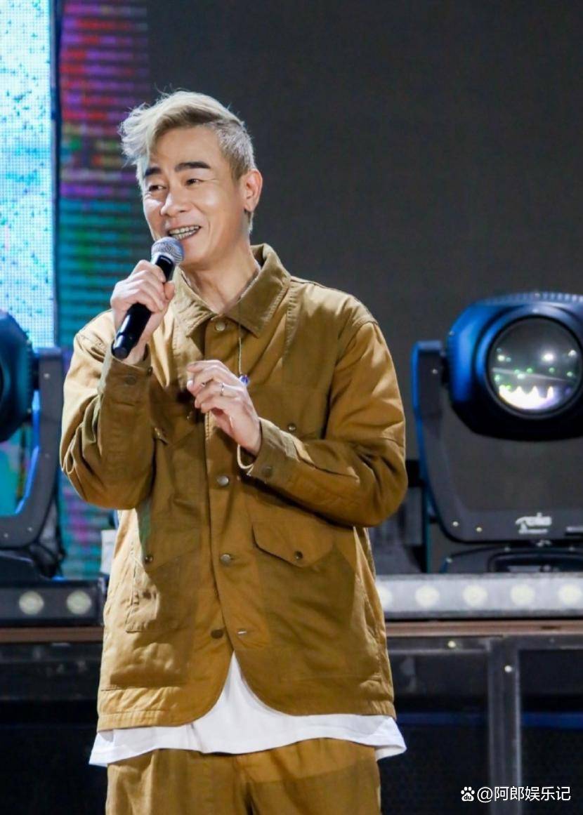 原创            山鸡哥也扛不住？陈小春自曝不敢退休，背后真相扎心：原来明星也逃不过养娃焦虑