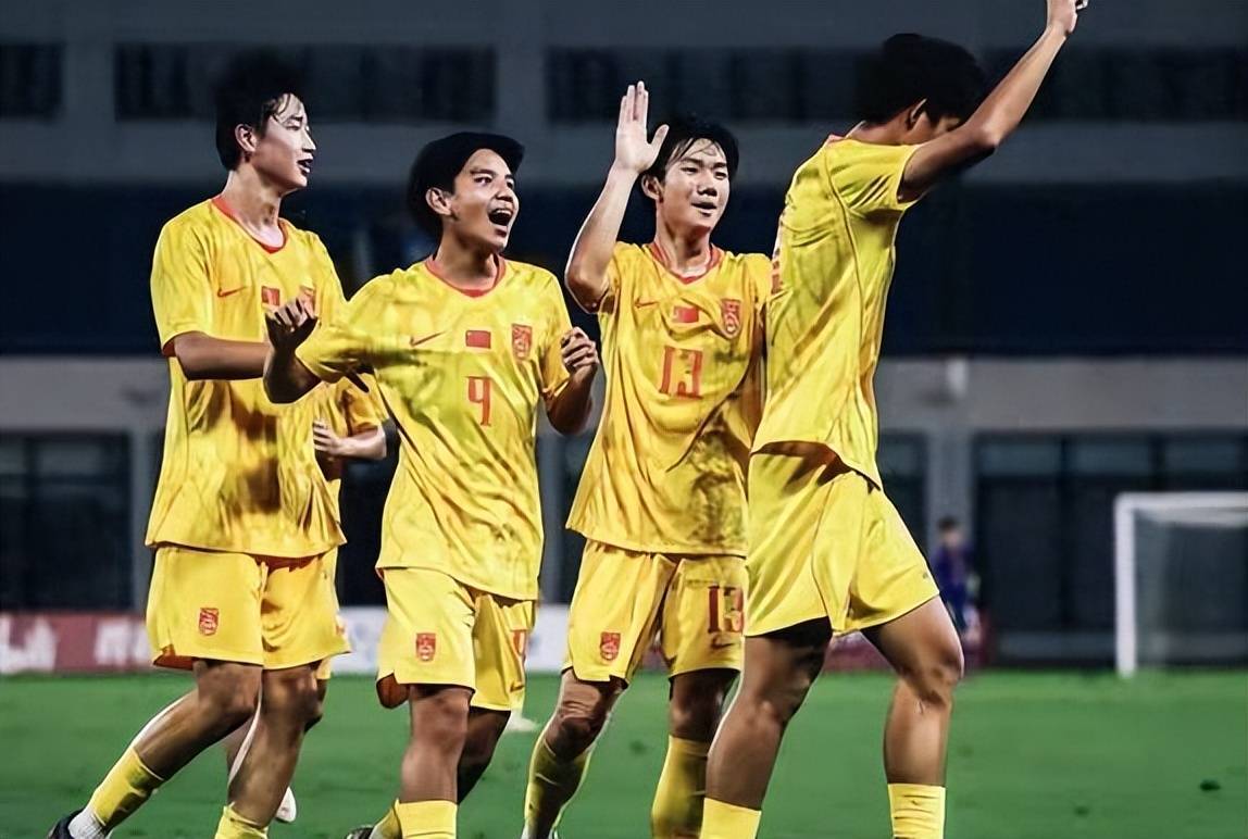 U17国足决战阿森纳：442最强出击 赵松源回撤中场领衔 金冠成冲锋