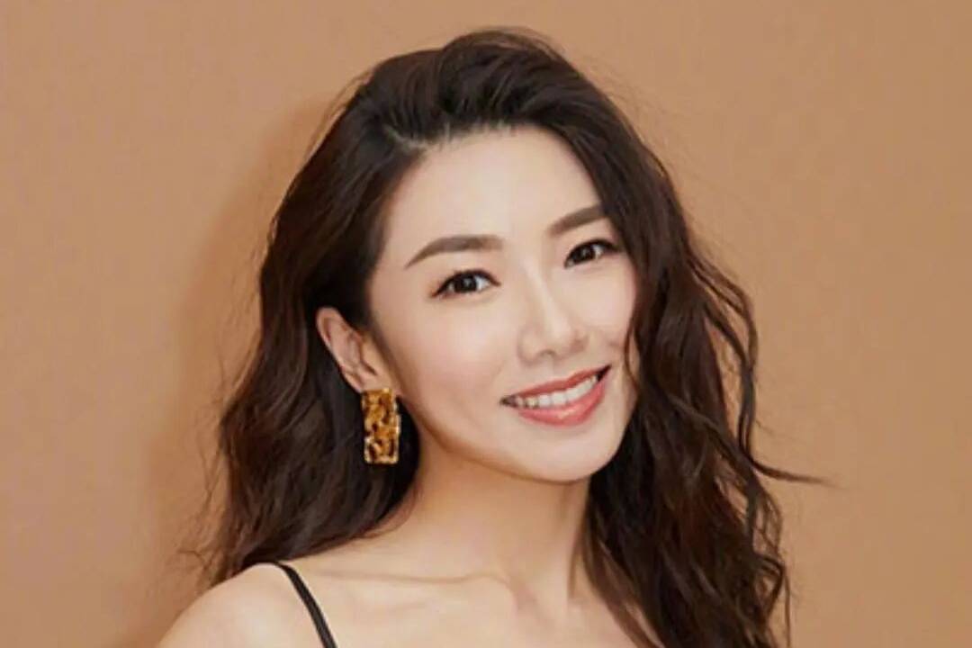 程晓玥谈离婚上热搜！与富二代结婚多年没办婚礼，生完二胎仍坚持直播
