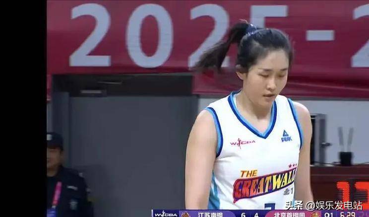 离谱！中国女篮25岁投手，10中0运动战0分，球迷：史上最差投手