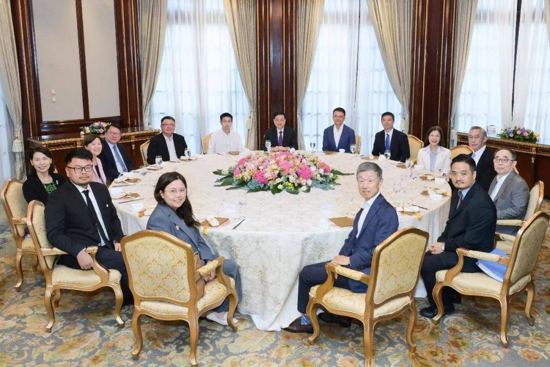 强脑科技韩璧丞出席香港特首顾问团会议，向特首李家超建言