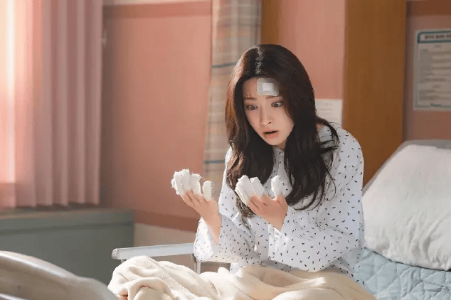 韩女星贺营曾祖父亲日历史曝光 遭网民抵制 父亲出面致歉