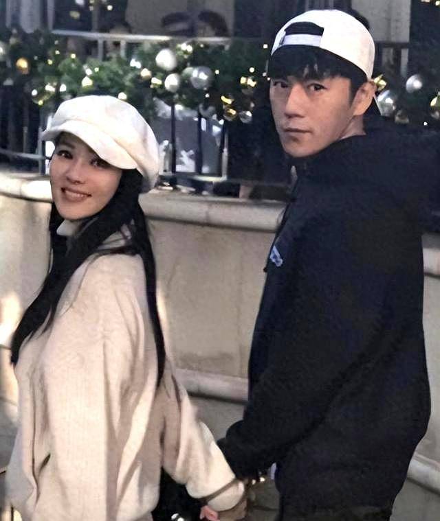 原创            58岁伊能静终于不再隐瞒，揭示与秦昊婚姻的真实原因，坦率表示自己根本不想参加妻子的旅行