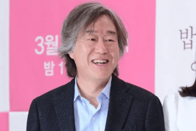 韩国导演安畔锡因脑出血逝世终年65岁 代表作含《漂亮姐姐》