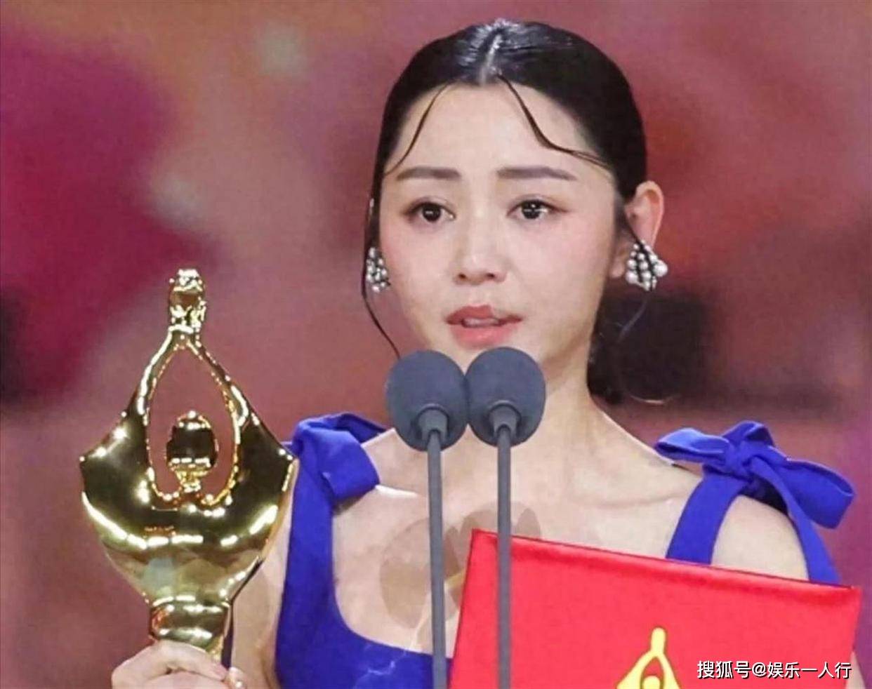 从珠宝柜姐到百花影后，卫诗雅曾借100元搭车，马丽33亿票房仅得2票引全网争议
