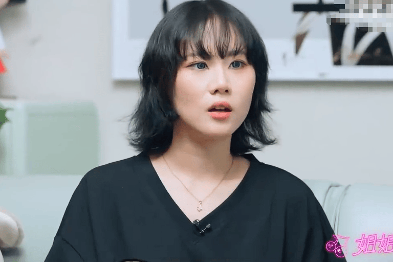 窦佳嫄自曝20岁前与窦唯鲜有交流:短信寥寥,见面难成