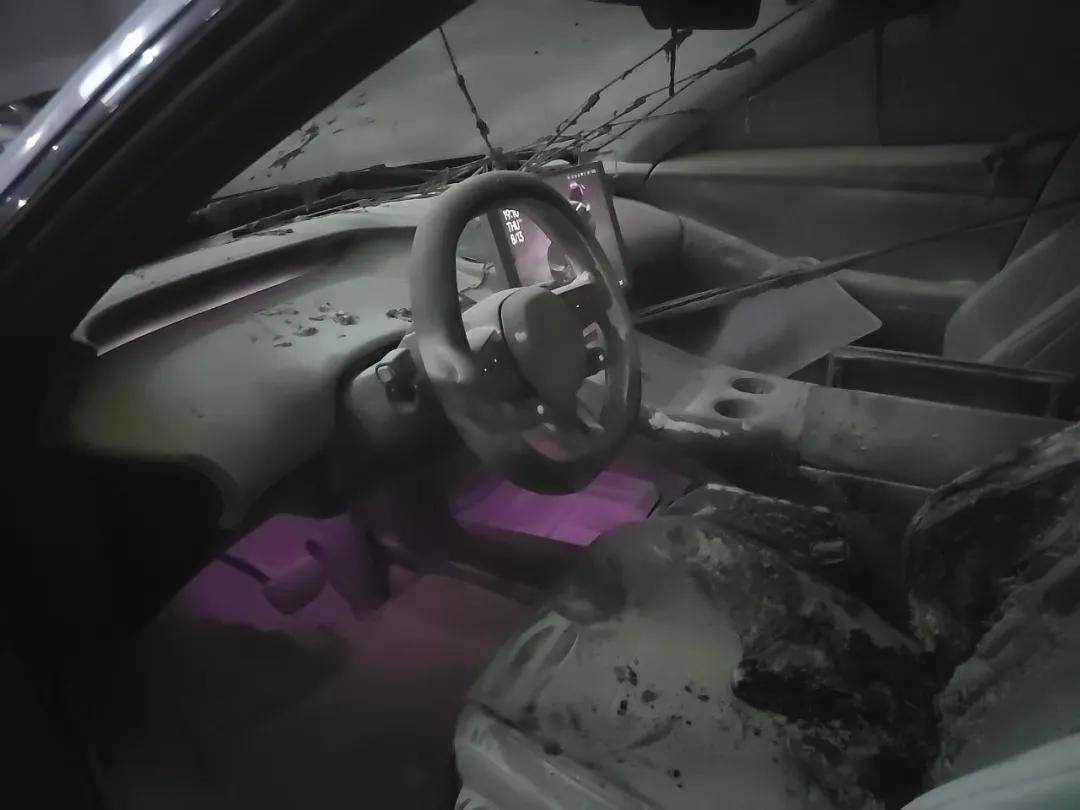 一个充电宝,烧毁刚提20天的新车!_搜狐汽车_搜狐网
