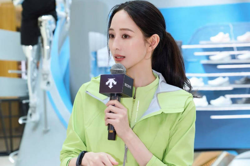 张钧甯运动风造型亮相 畅谈跑步心得与新作计划