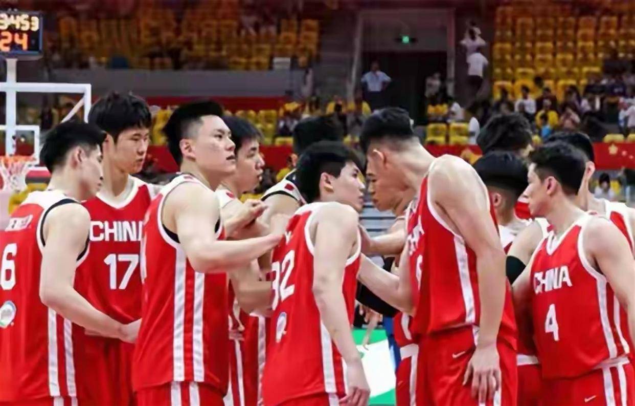 中国男篮28日0点硬刚卡塔尔！CCTV5直播，12人名单刚敲定，杨瀚森回归，赵继伟队长压阵，生死战不容有失