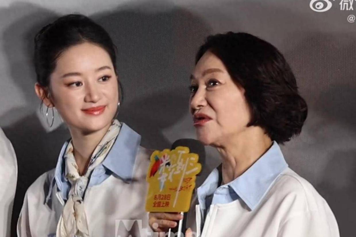 惠英红郭晓婷同框，惠英红回应两人长得像，称“第一次看到她我自己都惊讶，怎么会那么像我年轻时候那个样子”封面图
