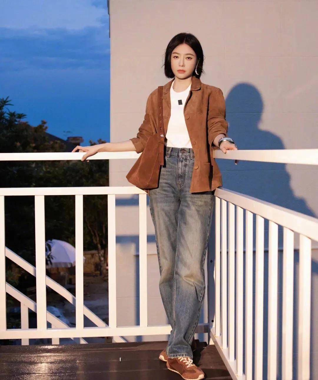年龄无关审美,优雅自有章法,学秦岚高智感秋日通勤穿搭法