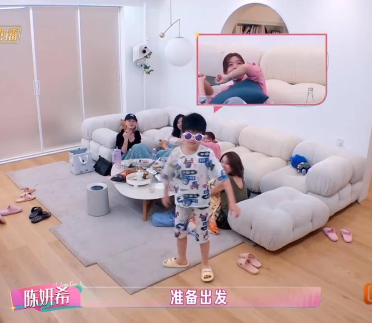 陈妍希9岁儿子“小星星”在综艺中出镜,离婚后首次在综艺中让儿子正面曝光封面图