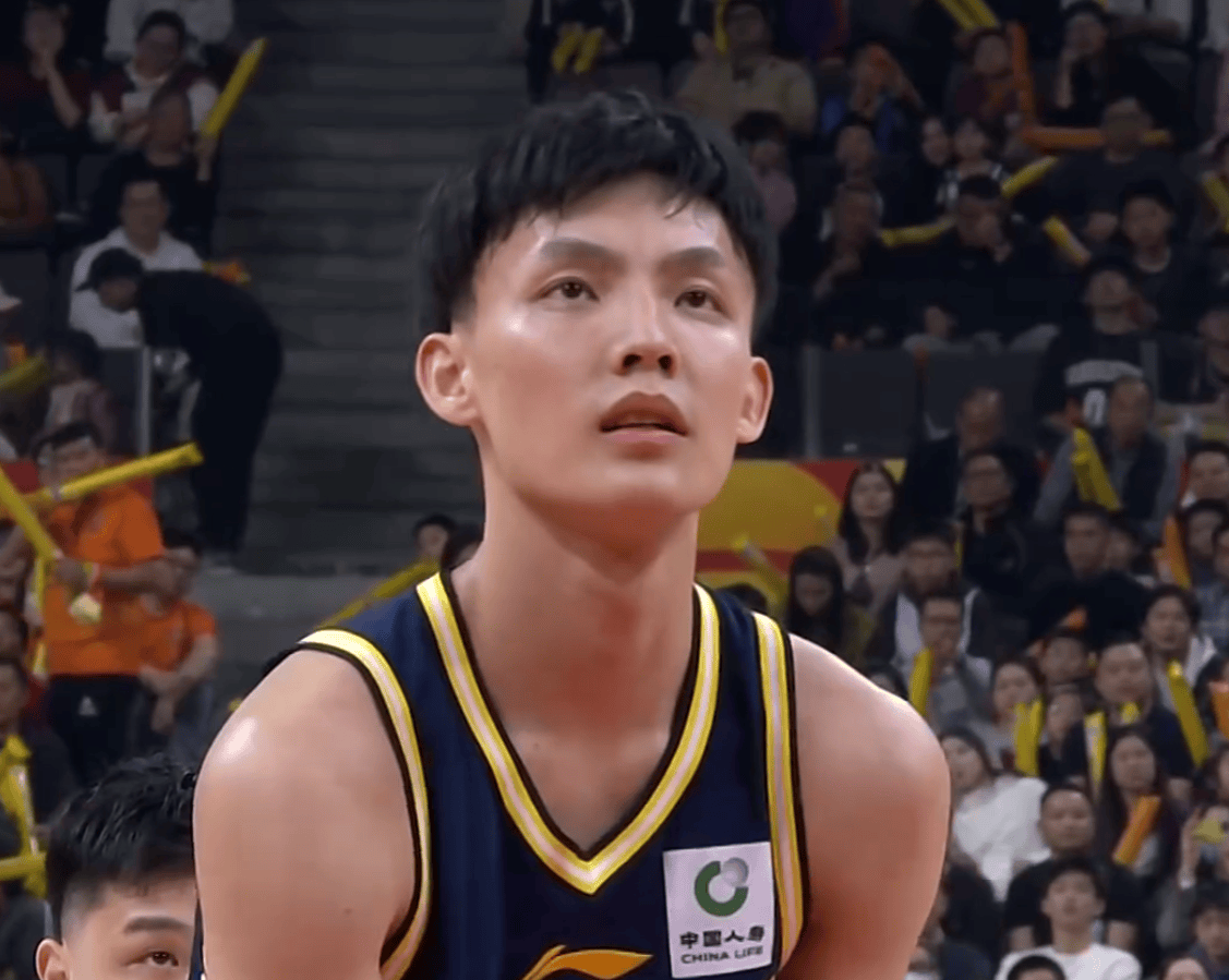 原创
            宏远速递！徐杰有望重回国家队，周鹏深夜发声，二飞正式回归