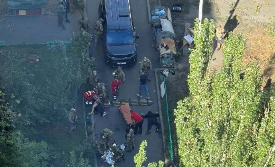 泽连斯基气得七窍生烟！乌克兰2大特工组织火并，到底犯了哪门子毛病？发生了什么？