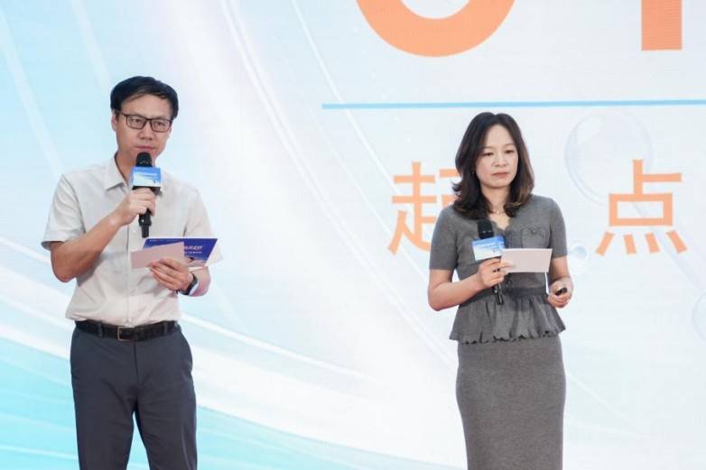 “9.9视觉功能关爱日”暨爱尔眼科视觉训练及康复门诊发布会举行(图7) “9.9视觉功能关爱日”暨爱尔眼科视觉训练及康复门诊发布会举行(图7)