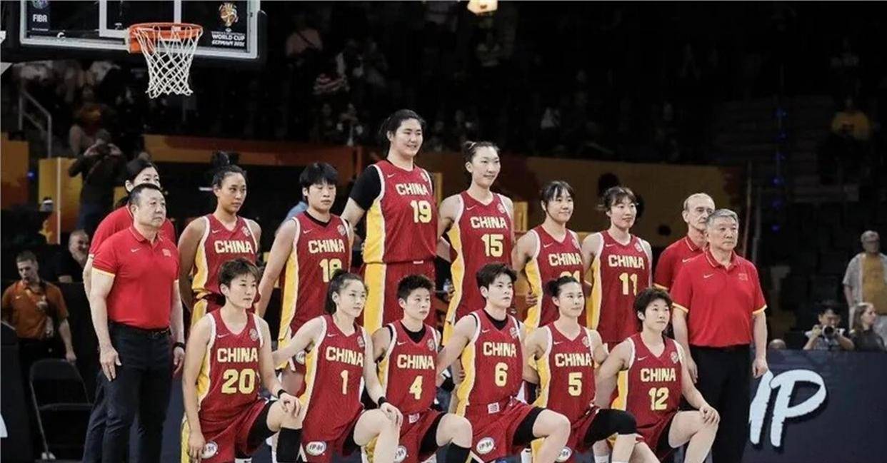 9.13日：世界杯小组赛四场打完，中国女篮的赛后讨论区比场上还热闹。有夸韩旭护框的，有替张