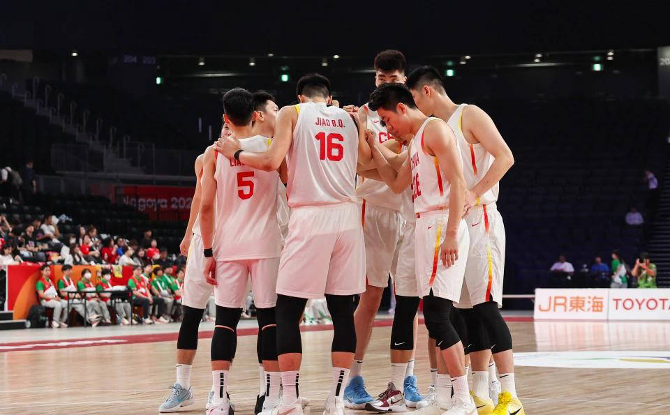 原创
            中国男篮对决菲律宾前瞻：上届半决赛胶着重演，胡金秋带队力争复仇