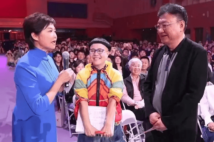 金龟子深情悼念敬一丹：感恩成长路上的引路人，见证爱情的美好
