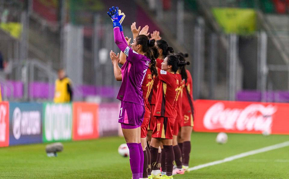 已锁定16强席位！中国女足今晚21点出战西班牙，平局确保小组第二