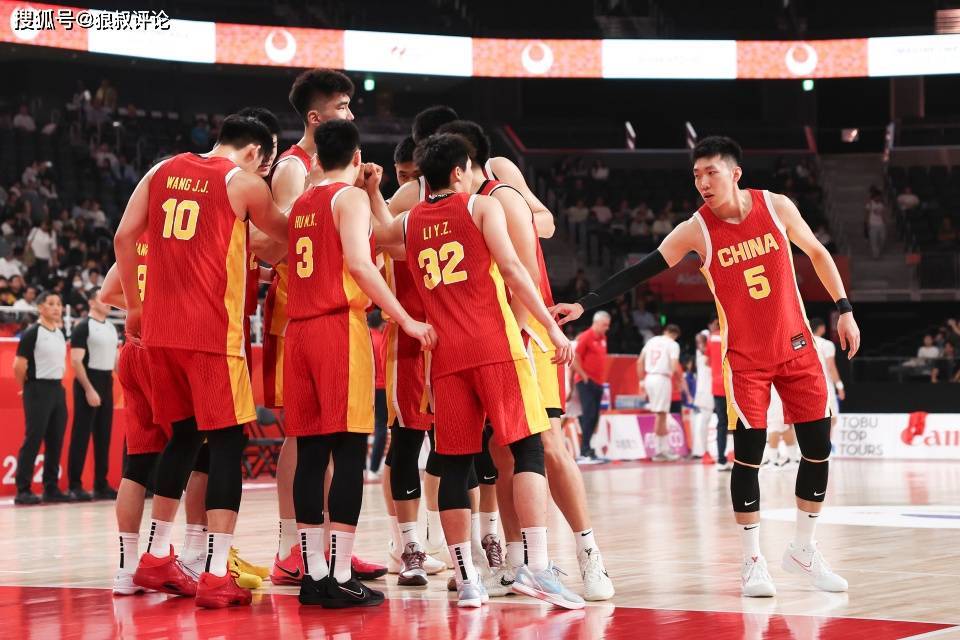 中国男篮vs沙特前瞻：胡明轩胡金秋PK美国归化 郭士强率队冲四强