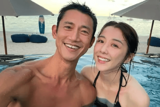 吴慷仁恭喜邵雨薇入围金钟视后：超级棒的，掌声属于你！
