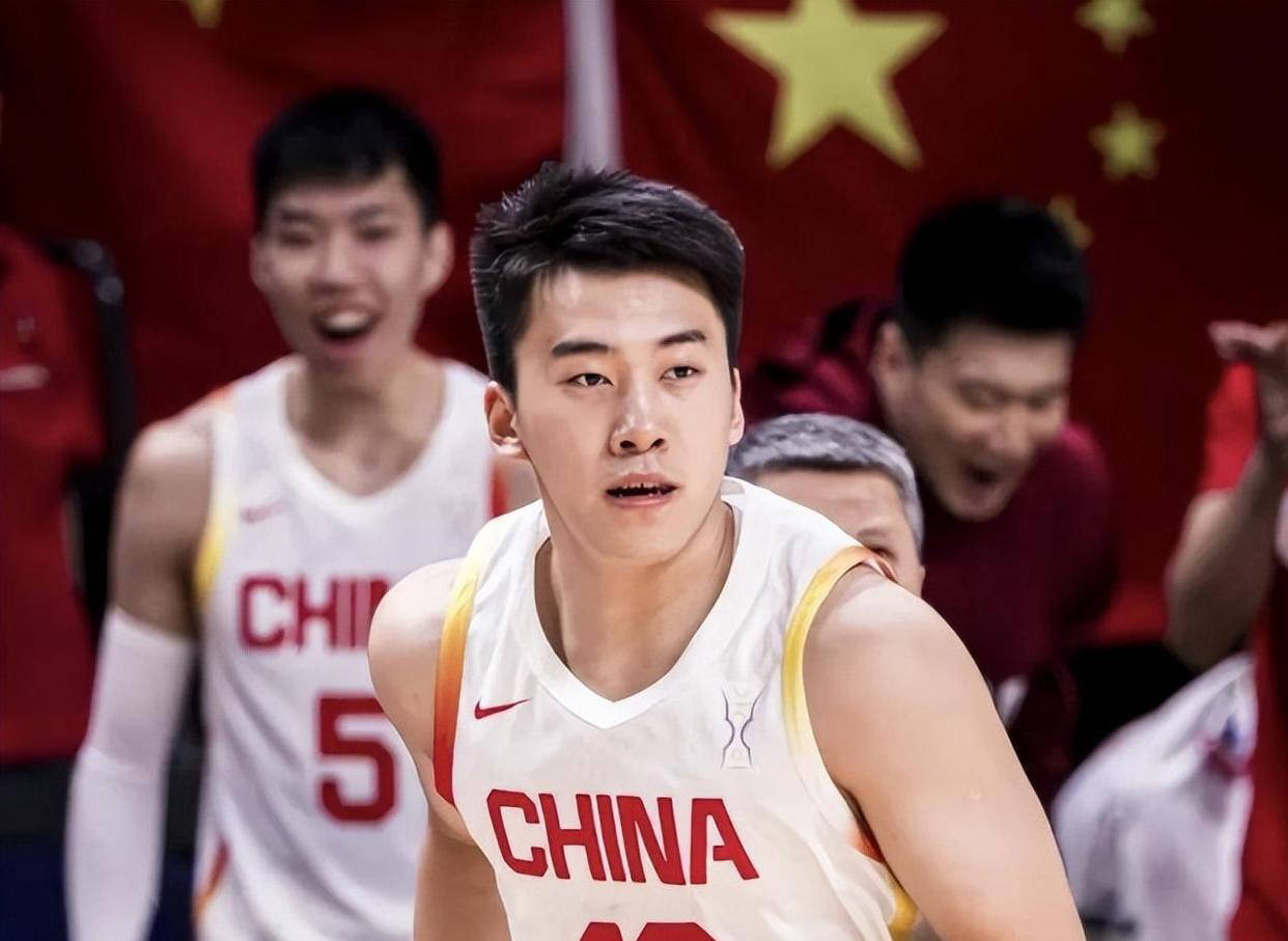 亚运会八强战鼓震天！中国男篮105-61大胜菲律宾，成功晋级