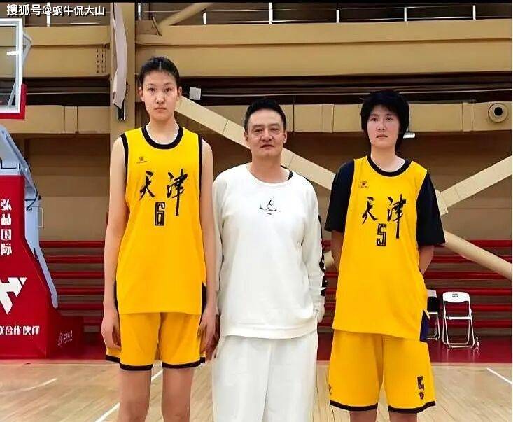 “女姚明”首秀砍下28分，有三点比张子宇强，却被篮协的昏招坑了