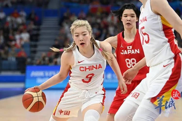 李缘伤退，女篮多人伤病，李梦深夜发声，7个字表态，宫鲁鸣看懂